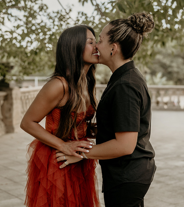 Same sex couple in parc Ciutadella