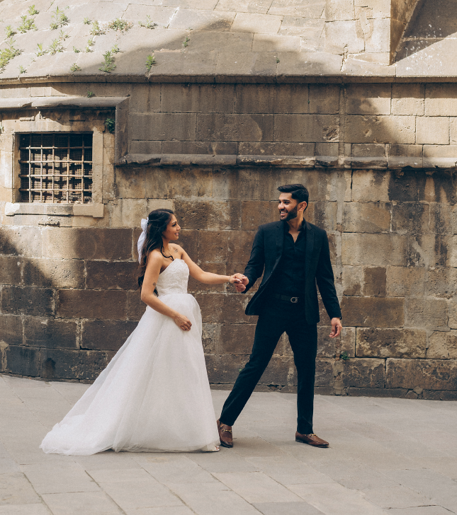 Couple in the Gothic Quarter in Barcelona